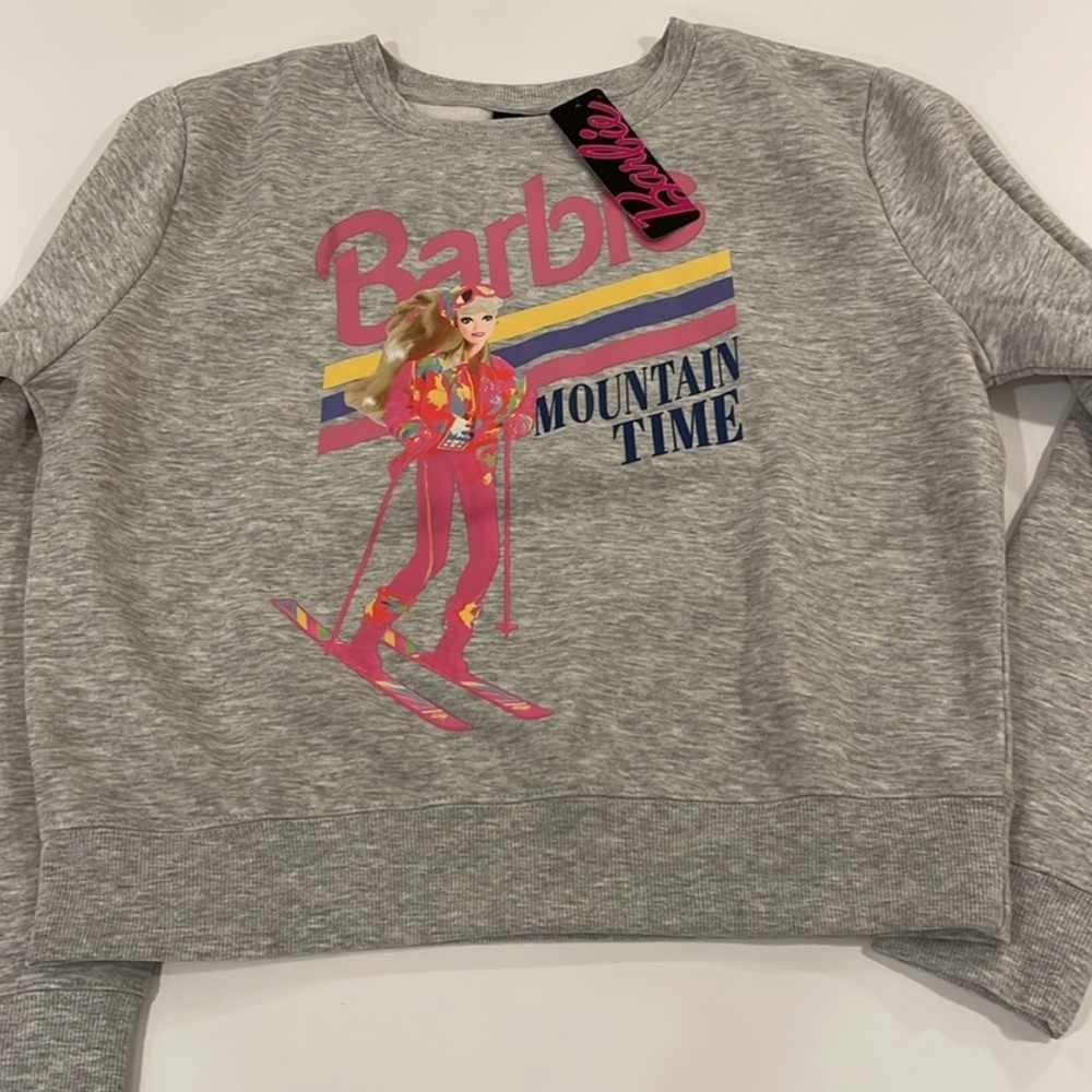 NWT Barbie Gray "Mountain Time" Graphic Ski Sweatshirt in size M - Picture 4 of 5